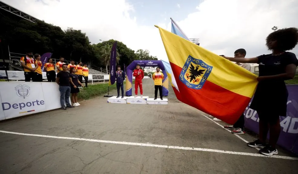 Bogotá la rompe en los Juegos Intercolegiados Nacionales al superar los 90 oros 2 Bogotá la rompe en los Juegos Intercolegiados Nacionales al superar los 90 oros Los equipos que están representando a Bogotá continúa dejando en alto el nombre de la capital en los Juegos Intercolegiados Nacionales 2025, que se celebran en el Valle del Cauca, al superar las 90 medallas de oro.