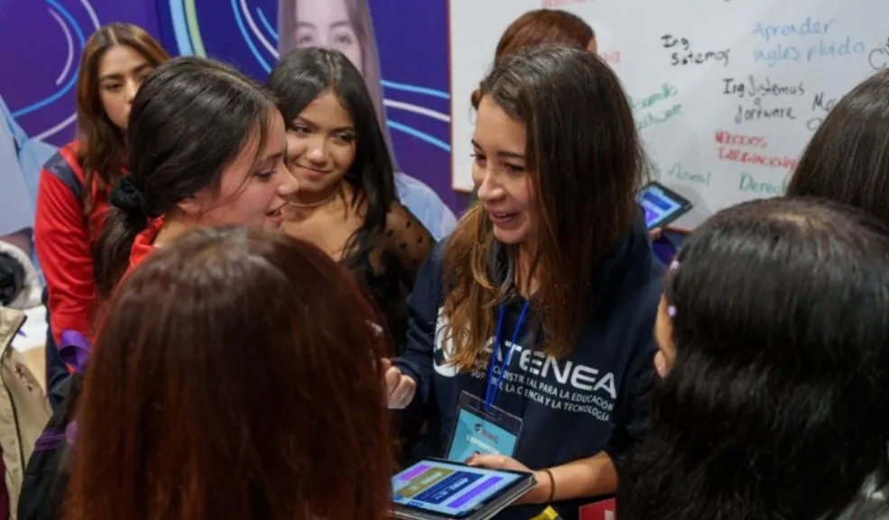Bogotá: lanzan convocatoria de becas para educación superior y técnica en 2025 El distrito abrió la convocatoria “Jóvenes a la E 2025” con 3.900 becas para estudiar en universidades, técnicas y tecnológicas, en Bogotá. La matrícula es 100 % gratis, incluye apoyo económico y las inscripciones van del 11 al 18 de noviembre. Le contamos los requisitos.