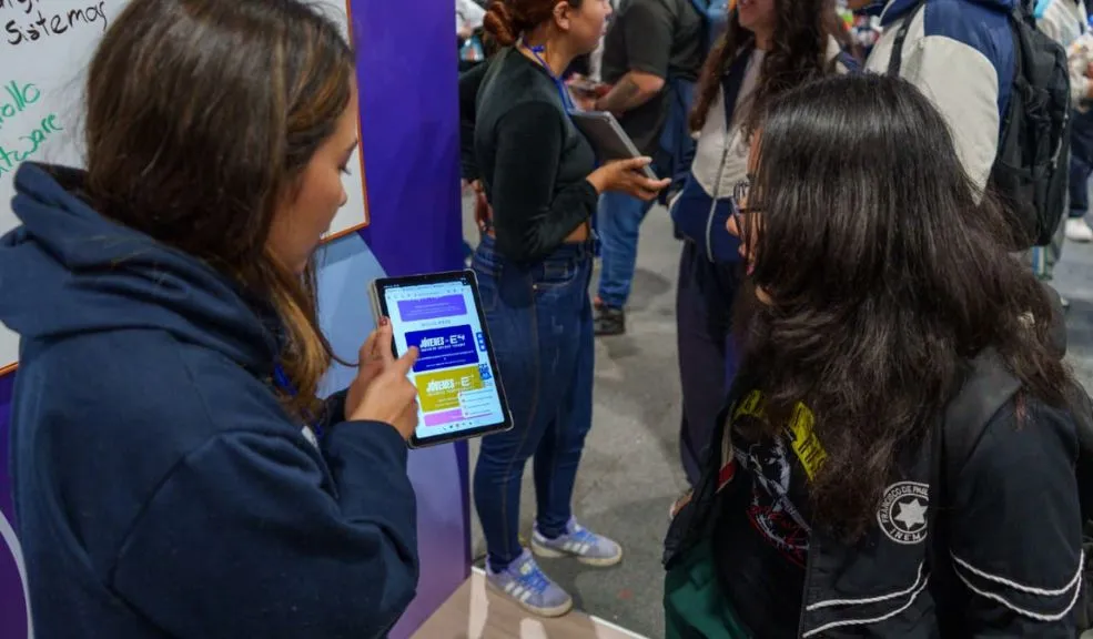 Bogotá: lanzan convocatoria de becas para educación superior y técnica en 2025 El distrito abrió la convocatoria “Jóvenes a la E 2025” con 3.900 becas para estudiar en universidades, técnicas y tecnológicas, en Bogotá. La matrícula es 100 % gratis, incluye apoyo económico y las inscripciones van del 11 al 18 de noviembre. Le contamos los requisitos.