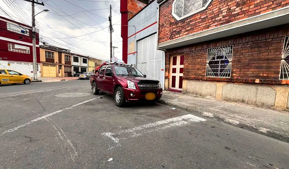 Capturado en Rafael Uribe por asesinar a un joven en medio de una riña Una riña en la madrugada del lunes en el barrio Inglés, Rafael Uribe Uribe, terminó en tragedia con el asesinato de William Javier Colmenares Rodríguez con arma blanca.