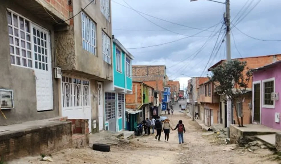 Ciudad Bolívar: un muerto y un herido en la madrugada En la madrugada de ayer, un hombre perdió la vida y otro resultó herido en la zona alta de la localidad de Ciudad Bolívar, en el barrio Edén del Paraíso, hecho que ha generado temor entre los residentes de la zona.