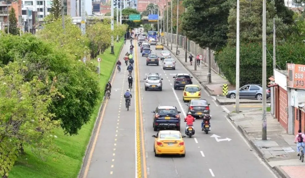 Conductor conozca el Pico y Placa en Bogotá del 4 al 9 de noviembre de 2025 Del 4 al 9 de noviembre de 2025, la medida de Pico y Placa en Bogotá se mantendrá vigente en su horario habitual, de 6:00 a. m. a 9:00 p. m. A continuación, el detalle de cómo se aplicará la restricción durante la semana.