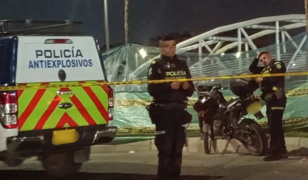Él era Esgard, la víctima de la explosión entre Patio Bonito y El Tintal. Familia pide justicia 2 Él era Esgard, la víctima de la explosión entre Patio Bonito y El Tintal. Familia pide justicia La familia de Esgard Bladeimer Parra Beltrán, víctima mortal de la explosión ocurrida entre los barrios El Tintal y Patio Bonito (Kennedy), contó su versión de los hechos y pidió que el caso no quede impune. Hablamos con uno de sus allegados.