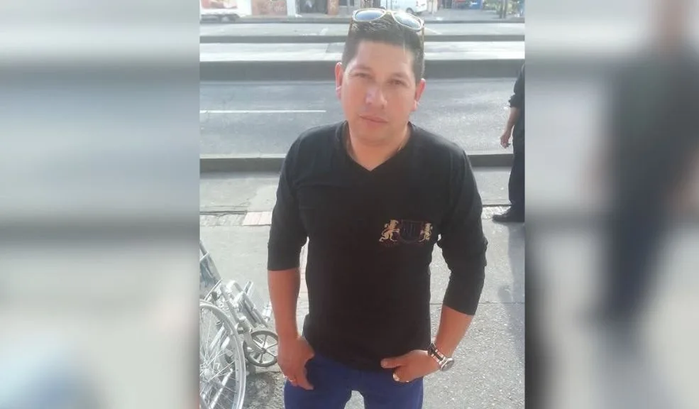 En Kennedy, turba de moteros acabó con la vida de Mauricio Mauricio Cendales Parra, un comerciante que se ganaba la vida administrando un parqueadero en la localidad de Chapinero y que, según su familia, sufrió una crisis antes de perder el control, protagonizó una persecución por la avenida de Las Américas mientras manejaba su camioneta. Luego fue acribillado, golpeado y linchado por una turba de motociclistas que provocó su muerte en la localidad de Kennedy.