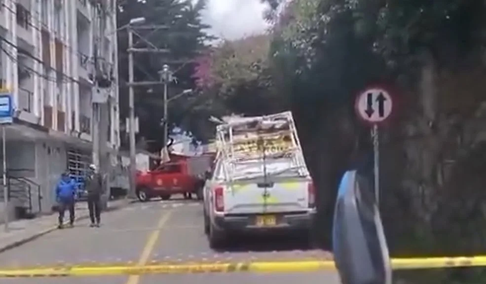 En Suba, incendio obliga al cierre total de la carrera 90 A esta hora se registra un incendio estructural en zona residencial de la localidad de Suba. Al momento se realiza un cierre sobre toda la carrera 90.