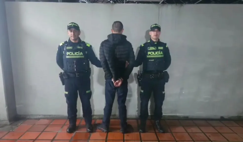 En Usaquén: capturan a hombre señalado de cometer cuatro hurtos a droguerías en un solo día 1 En Usaquén: capturan a hombre señalado de cometer cuatro hurtos a droguerías en un solo día En Usaquén, la Policía Metropolitana de Bogotá detuvo un hombre que, al parecer, habría protagonizado varios hurtos en droguerías en el mismo día.