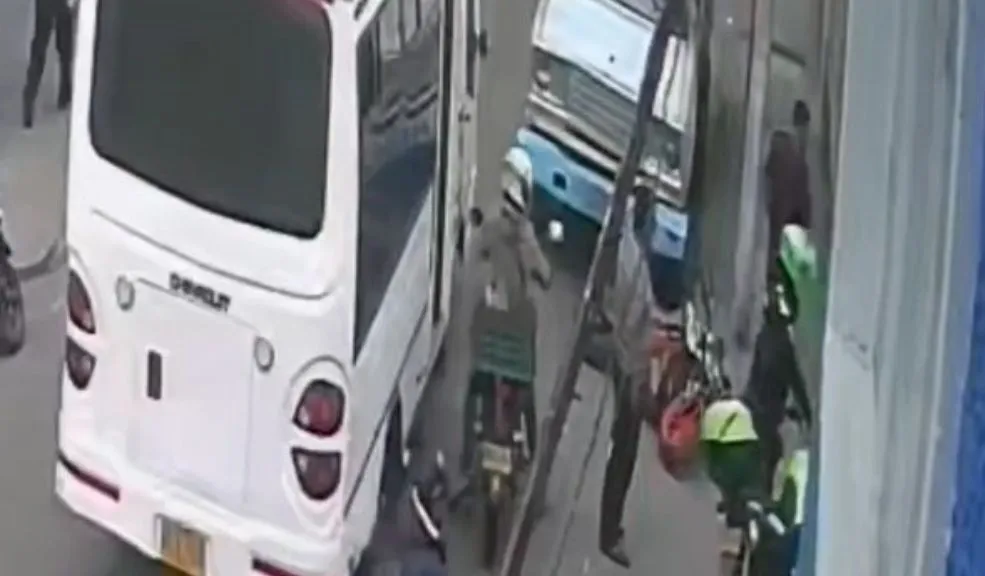 En el Lucero Bajo: capturados dos individuos que pretendían robar 20 millones Dos presuntos ladrones fueron capturados cuando intentaban robar 20 millones de pesos en Lucero Bajo. La Policía frustró el hurto e incautó un arma y una moto robada antes de que escaparan.