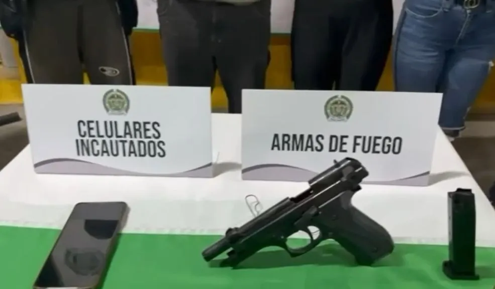 En Santa Fe: capturan a 4 personas por robo de carro con arma traumática La Policía de la localidad de Santa Fe capturó a cuatro implicados en el hurto de un vehículo. El plan candado permitió recuperar el automotor y asegurar un arma traumática usada en el atraco.