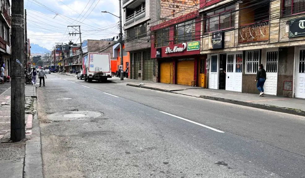 En una calle de Los Molinos (Rafael Uribe) acabaron con la vida de Yaciel Moreno 5 En una calle de Los Molinos (Rafael Uribe) acabaron con la vida de Yaciel Moreno Autoridades investigan el asesinato de Yaciel Josué Moreno. La víctima, de nacionalidad venezolana, fue atacada en una calle del barrio Los Molinos (Rafael Uribe), al parecer, durante una riña.