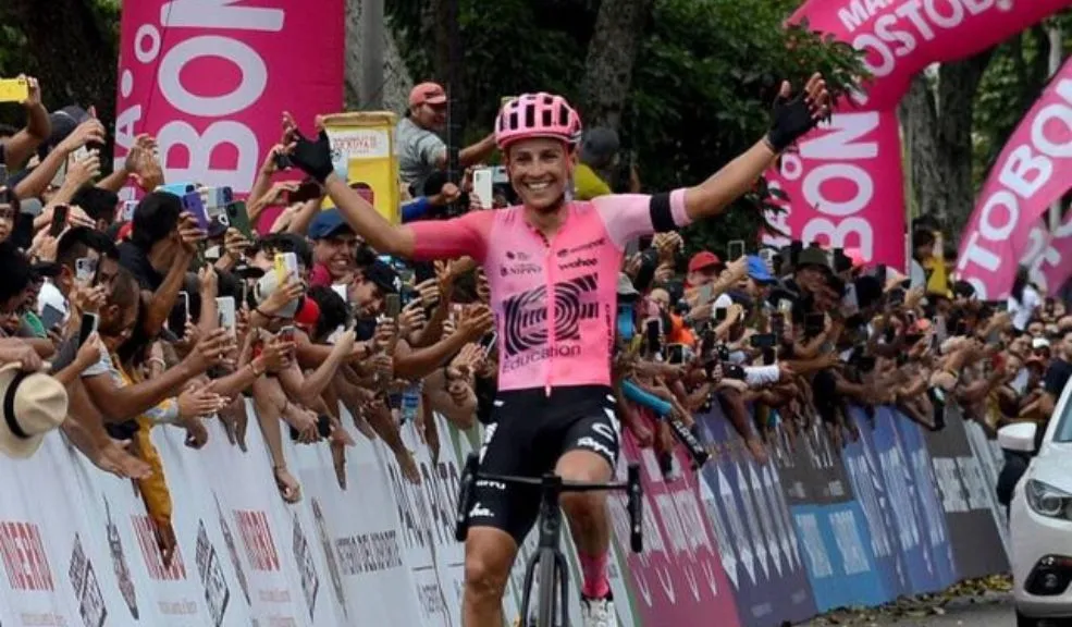Esteban Chaves anuncia su retiro del ciclismo tras 16 años de carrera 2 Esteban Chaves anuncia su retiro del ciclismo tras 16 años de carrera El bogotano Esteban Chaves anunció su retiro del ciclismo profesional, poniendo fin a una carrera de 16 años marcada por grandes triunfos y una decisión tomada para dedicar más tiempo a su familia.