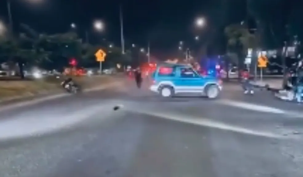 Familia del conductor linchado en Kennedy niega que estuviera borracho 2 Familia del conductor linchado en Kennedy niega que estuviera borracho Ante las diferentes versiones que han circulado sobre Mauricio Cendales Parra, el conductor que fue linchado en Kennedy, Q’HUBO Bogotá se comunicó con un familiar para conocer cómo era en vida y si es cierto que estaba manejando bajo los efectos de bebidas embriagantes, a lo cual respondieron con un no rotundo.