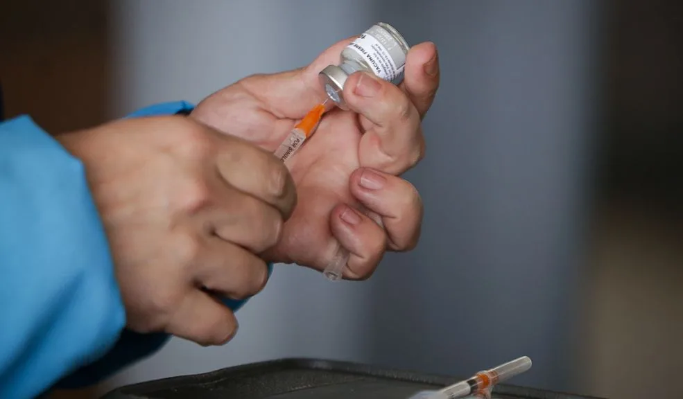 Fiebre amarilla, VPH y más: estos son los puntos de vacunación habilitados este viernes 1 Fiebre amarilla, VPH y más: estos son los puntos de vacunación habilitados este viernes Una nueva jornada de vacunación iniciará desde las 8:00 a.m. de este viernes 21 de noviembre. En los diferentes puntos podrá acceder a vacunas para la fiebre amarilla, el virus del papiloma humano, sarampión, hepatitis B, entre otras.