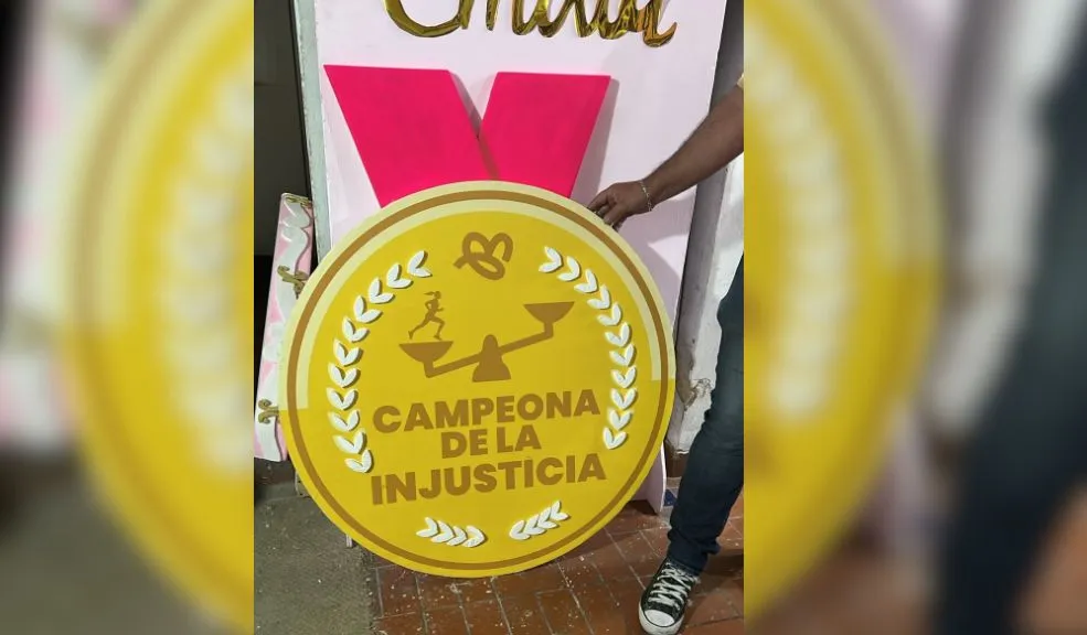 Fiscal Luz Adriana Camargo en la mira por negligencia en casos de abuso 2 Fiscal Luz Adriana Camargo en la mira por negligencia en casos de abuso Luz Adriana Camargo, fiscal general de la Nación, enfrenta una denuncia disciplinaria por presunto prevaricato por omisión. La acusación surge por su falta de atención y conocimiento de 41 denuncias de abuso sexual, presentadas entre 2021 y 2023 por mujeres deportistas de diversas ligas de entrenamiento y competencia en Bogotá.