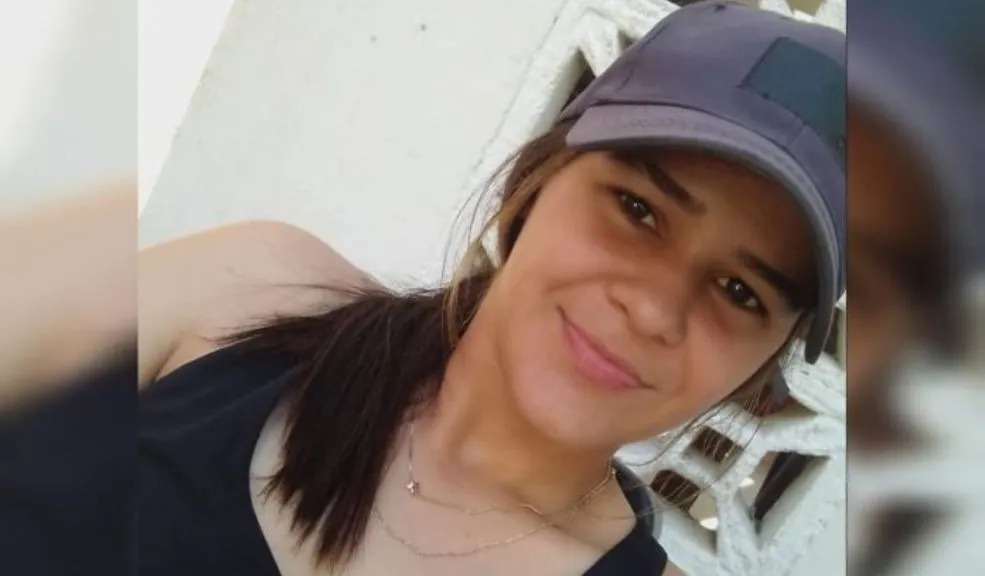 Hallan a joven madre asesinada y abandonada en potrero 8 Hallan a joven madre asesinada y abandonada en potrero El cuerpo de una joven madre fue hallado en un potrero con signos de violencia y múltiples disparos, un crimen que tiene a la comunidad conmocionada.