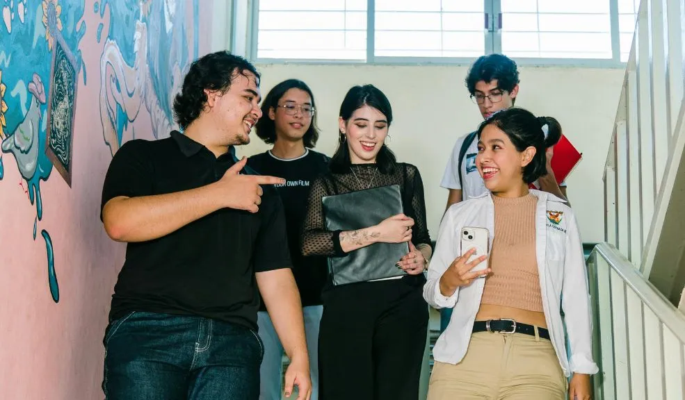 Beneficiarios de Jóvenes a la E y Talento Capital tendrán acceso directo a vacantes de empleo Los jóvenes egresados de los programas Jóvenes a la E y Talento Capital de la Agencia Atenea tendrán acceso directo al mercado laboral a través del festival "Conéctate con el Empleo".
