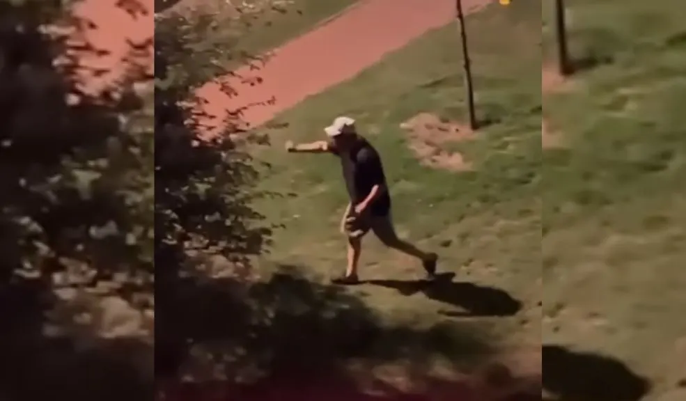 Comunidad en Usaquén denuncian amenazas por un hombre armado en Parques de Capri Ciudadanos del sector del Parque de Capri, en Usaquén, denunciaron haber sido perseguidos y amenazados por un sujeto con un cuchillo por sacar a sus mascotas.