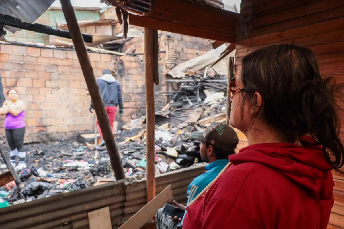 Incendio en Soacha dejó cinco viviendas consumidas y 15 personas damnificadas 2 Incendio en Soacha dejó cinco viviendas consumidas y 15 personas damnificadas