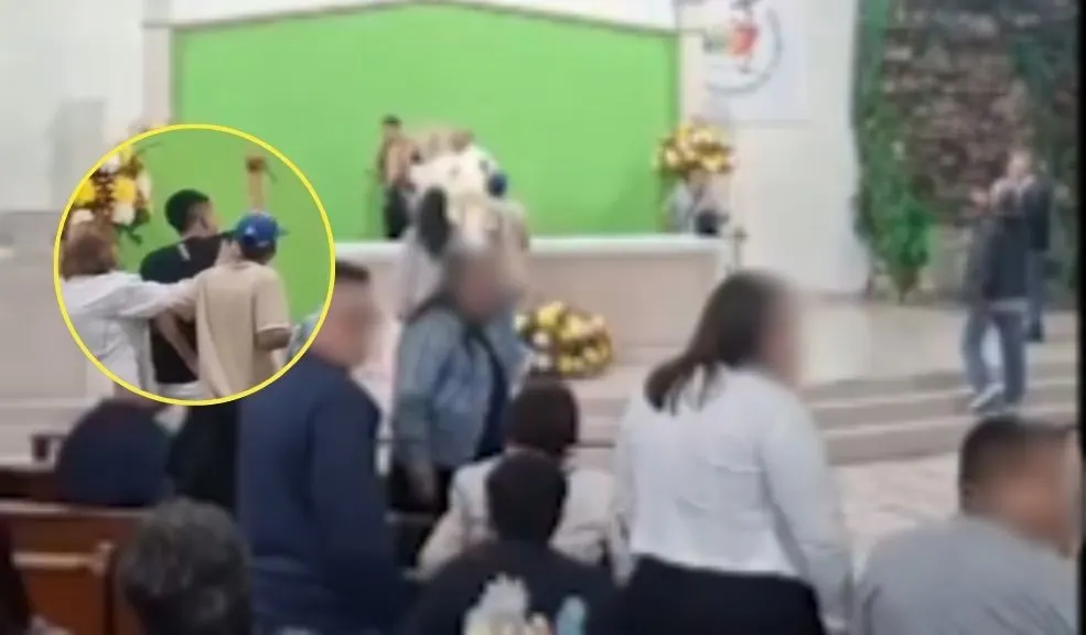 En Kennedy: jóvenes con cuchillo irrumpieron en una iglesia en plena misa 9 En Kennedy: jóvenes con cuchillo irrumpieron en una iglesia en plena misa Cinco jóvenes armados con cuchillos irrumpieron en una misa en una parroquia del barrio Timiza, Kennedy.