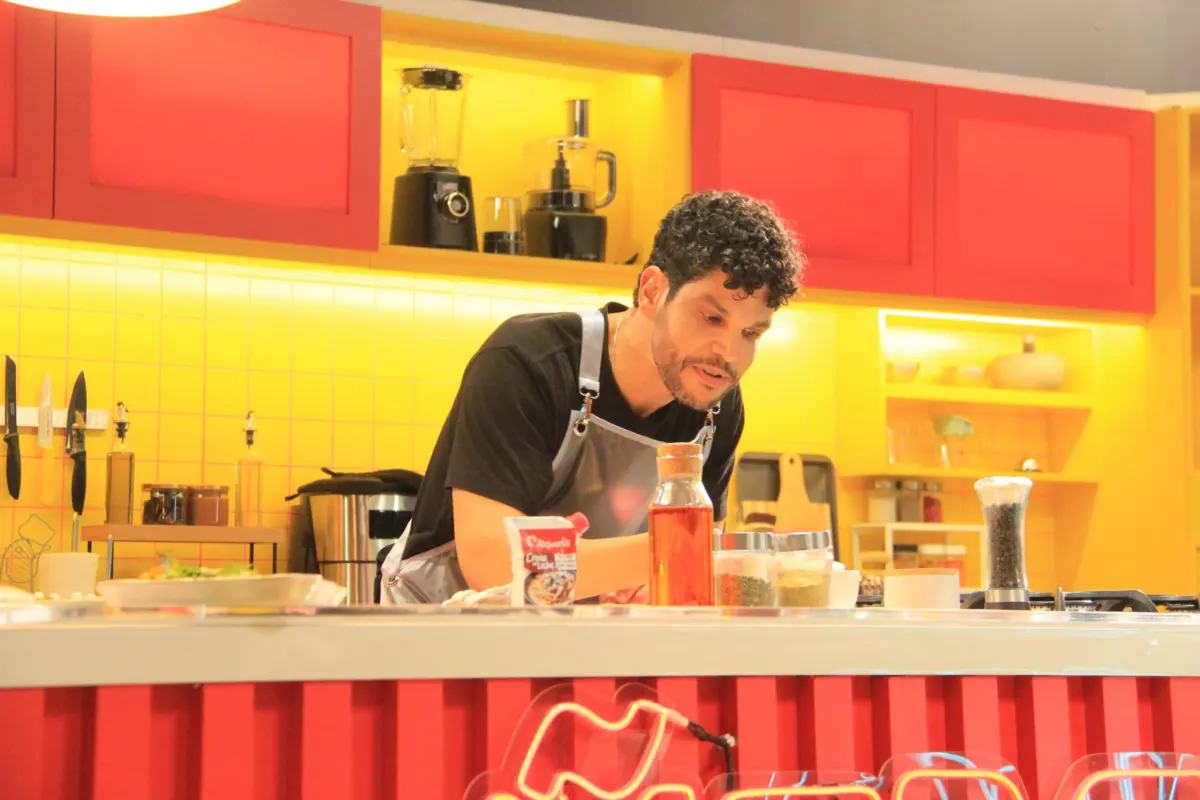 Entrevista con Los del Ñam: estrenan programa de TV donde se pondrán a prueba en la cocina 2 Entrevista con Los del Ñam: estrenan programa de TV donde se pondrán a prueba en la cocina La dupla viral de cocina se enfrenta: 'Ñam vs. Ñam' llega este sábado a la TV internacional. Q'HUBO entrevistó a Los del Ñam, quienes llevarán su carisma y recetas de las redes a la pantalla.