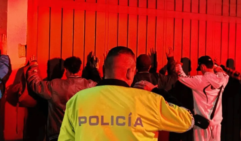 Los Mártires: refuerzan acciones de control, seguridad y convivencia ciudadana 10 Los Mártires: refuerzan acciones de control, seguridad y convivencia ciudadana Más de 1.200 operativos en Bogotá dejaron 87 locales cerrados y 80 mil m² recuperados. La Alcaldía refuerza el control para garantizar orden y seguridad en la ciudad.