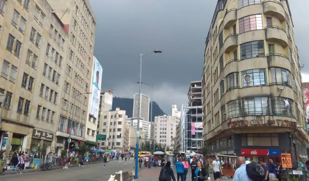 Los Mártires: refuerzan acciones de control, seguridad y convivencia ciudadana Más de 1.200 operativos en Bogotá dejaron 87 locales cerrados y 80 mil m² recuperados. La Alcaldía refuerza el control para garantizar orden y seguridad en la ciudad.
