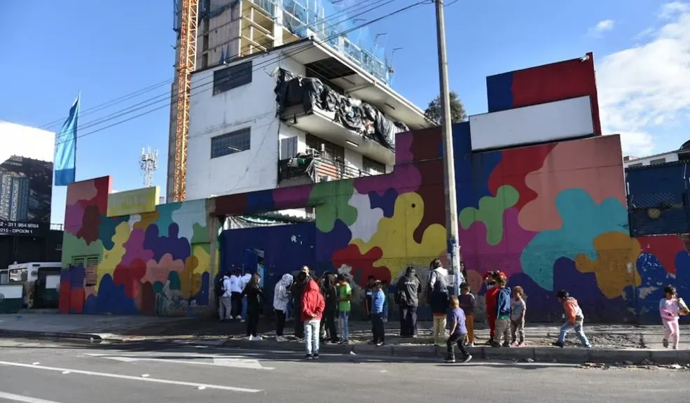 Los Mártires: comunidad Emberá deberá abandonar el predio La Rioja Debido a las condiciones de riesgo estructural, eléctrico y sanitario la comunidad Emberá deberá salir de las instalaciones del predio La Rioja en Bogotá.