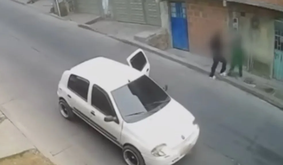 Menores en jaque: madres denuncian intento de secuestro de sus hijos 1 Menores en jaque: madres denuncian intento de secuestro de sus hijos En menos de 15 días se han presentado dos casos de intento de secuestro a menores de edad. Uno de los hechos ocurrió en la localidad de Ciudad Bolívar, mientras que el segundo se presentó en las últimas horas en Rafael Uribe. Esta situación tiene en alerta a madres y padres de familia, quienes piden acciones en materia de seguridad por parte de la Alcaldía.
