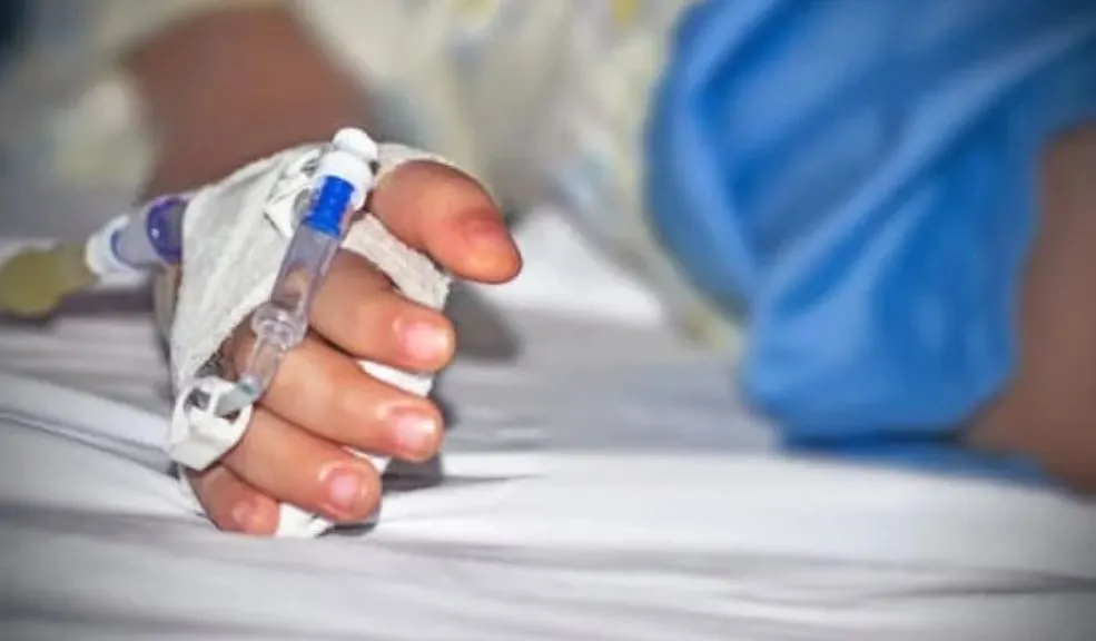 Milagro en Bosa: niño de seis años sobrevivió tras caer desde un tercer piso 1 Milagro en Bosa: niño de seis años sobrevivió tras caer desde un tercer piso Un niño de seis años sobrevivió milagrosamente tras caer desde un tercer piso de un edificio residencial en el barrio Bosa La Libertad, sur de Bogotá. El menor se encontraba solo en el apartamento, pues su padre había salido momentáneamente.