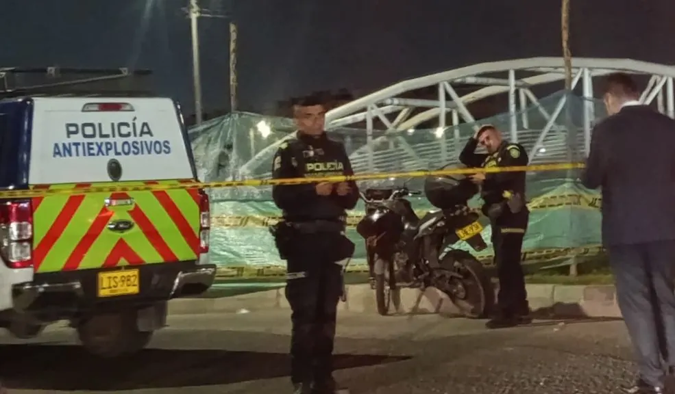 En Kennedy: confirman la muerte de la segunda víctima por explosivo Una segunda víctima fatal se sumó al trágico incidente por explosión ocurrido en la noche del martes en Kennedy, cerca de la glorieta de Las Américas con Ciudad de Cali.