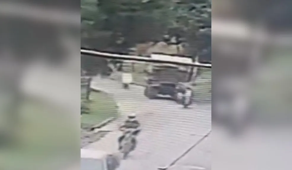 Niña de 4 años murió en choque de moto con volqueta La menor viajaba con su mamá en moto cuando chocaron contra una volqueta en la vía. Ella murió en el sitio.