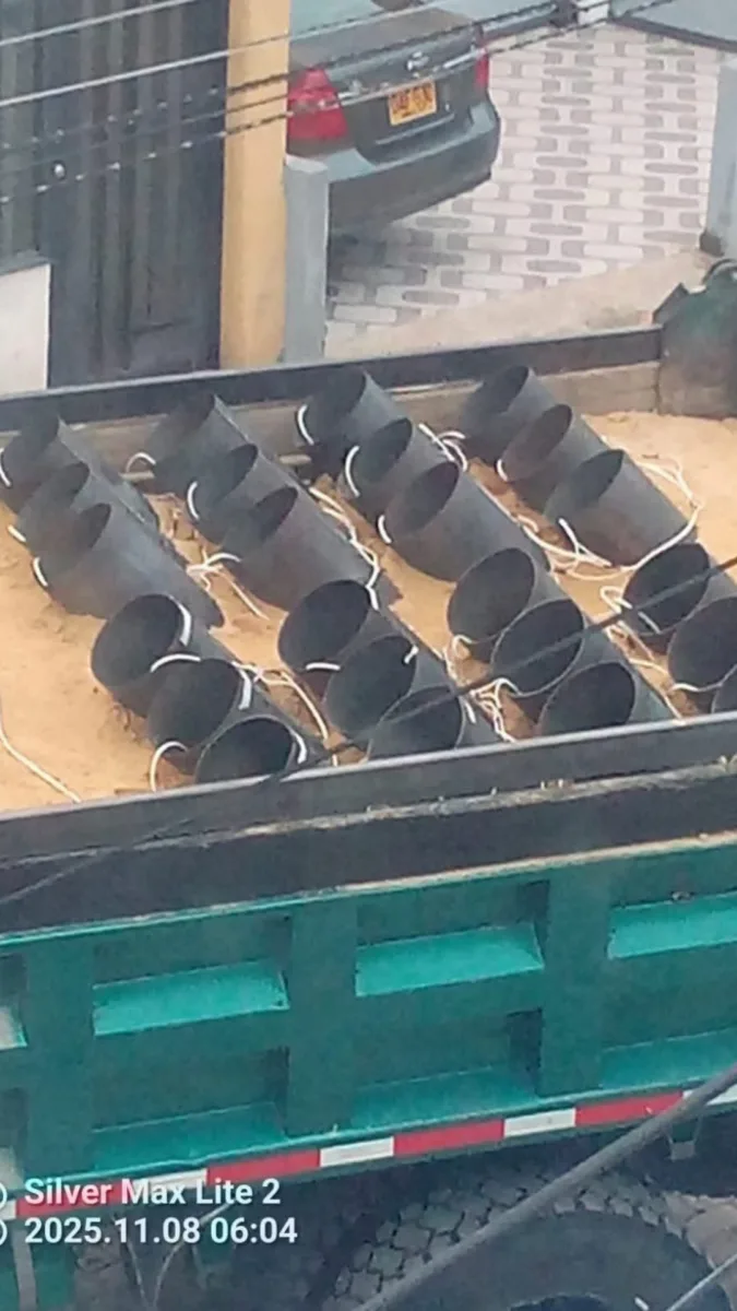Ofrecen millonaria recompensa por responsables de la volqueta con explosivos en Tunja Tras la desactivación de una volqueta con 24 artefactos explosivos cerca del Batallón Simón Bolívar en Tunja, la Gobernación de Boyacá y el Ministerio de Defensa anunciaron millonarias recompensas para capturar a los responsables.