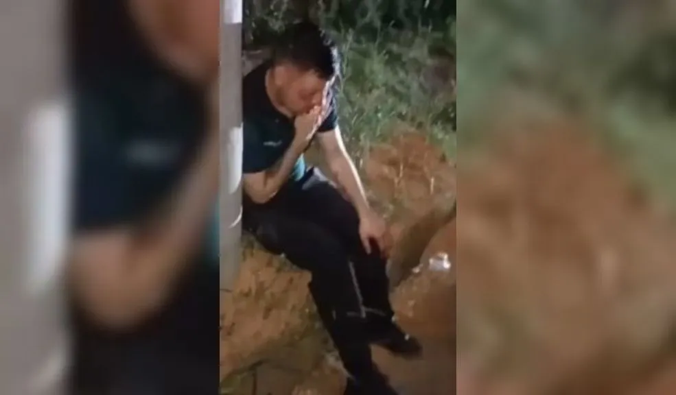 Patrullero en estado de embriaguez causó doble accidente Un patrullero de la Policía está afrontando un proceso disciplinario tras ser señalado como el responsable de un grave accidente. El uniformado es acusado de atropellar a una familia mientras conducía en estado de embriaguez.