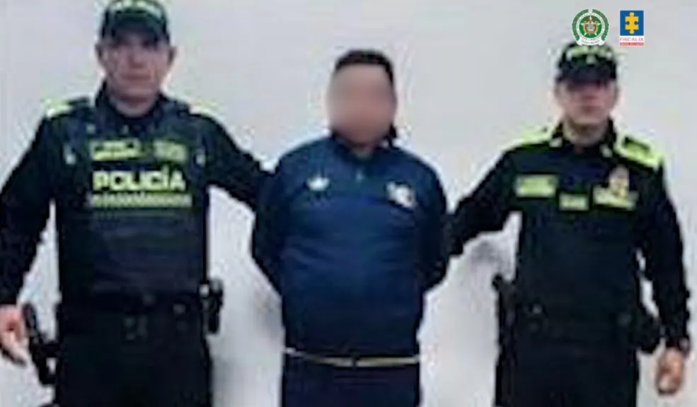 Presuntos implicados en hackeo y robo de fondos de la Alcaldía de Nariño irán a la cárcel 2 Presuntos implicados en hackeo y robo de fondos de la Alcaldía de Nariño irán a la cárcel Una operación conjunta entre la Policía y la Fiscalía culminó con la judicialización de cinco personas presuntamente implicadas en el hurto informático de $392 millones de pesos de las cuentas bancarias de la Alcaldía de Nariño, Cundinamarca.