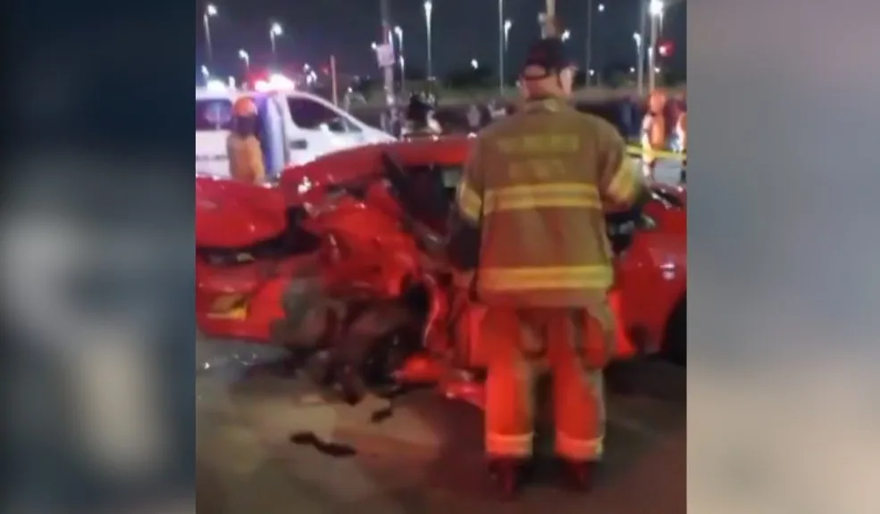 Puente Aranda: vuelve y juega, se presentó un accidente múltiple a manos de conductor ebrio 3 Puente Aranda: vuelve y juega, se presentó un accidente múltiple a manos de conductor ebrio En la madrugada de este sábado se presentó un impactante accidente múltiple en Puente Aranda entre dos vehículos particulares, un taxi y una motocicleta; en este desafortunado hecho perdió la vida uno de los involucrados. Según reportes preliminares, presuntamente, uno de los conductores estaría manejando bajo los efectos del alcohol.