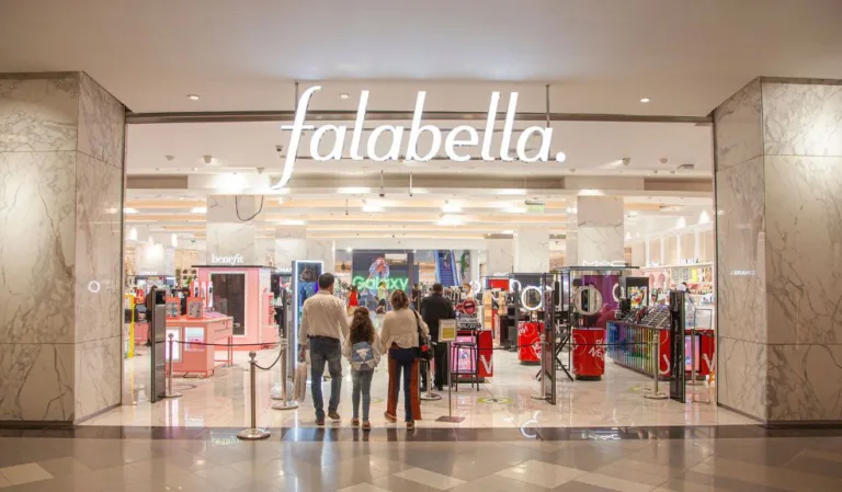 Alerta en Bogotá: hallan tres petardos en almacenes Falabella