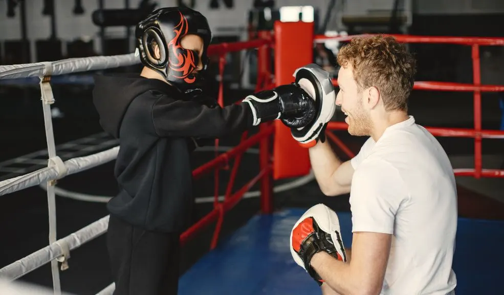 ¿Quiere aprender a boxear? Acceda a clase gratis en Chapinero 2 ¿Quiere aprender a boxear? Acceda a clase gratis en Chapinero Si le apasiona ver peleas de boxeo y le interesa aprender más sobre este deporte, la oportunidad de participar en una clase para aprender a boxear llega al Centro Felicidad (CEFE) de Chapinero de manera gratuita.