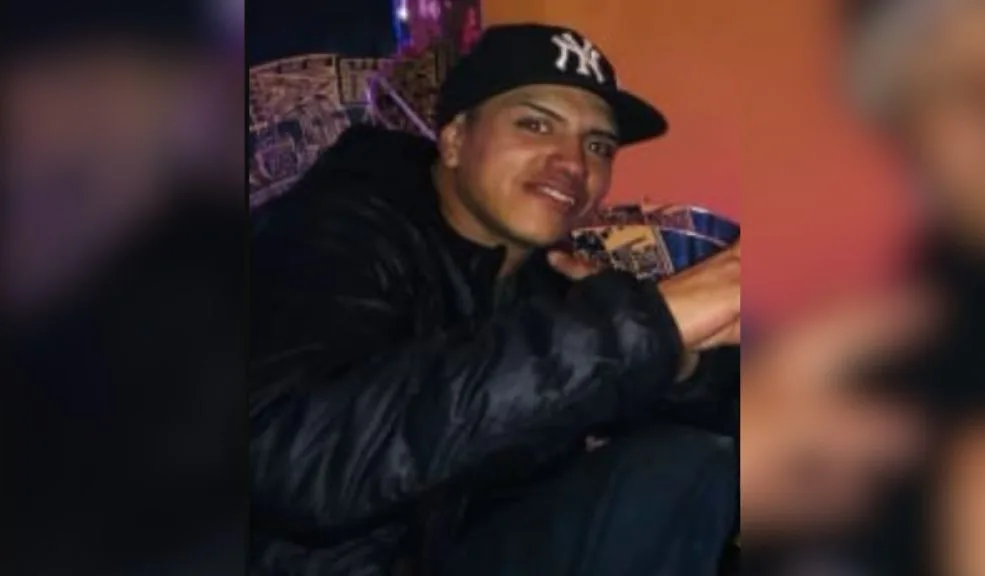 Rafael Uribe: en medio de una riña Andrés perdió la vida 2 Rafael Uribe: en medio de una riña Andrés perdió la vida Un enfrentamiento entre tres jóvenes en el barrio Bochica Sur, en Rafael Uribe, terminó en tragedia. En medio de la riña, Andrés Gustavo Camelo Orostegui fue herido con arma blanca y, aunque alcanzó a ser trasladado al Hospital de La Victoria, murió poco después. La Policía capturó al presunto agresor.