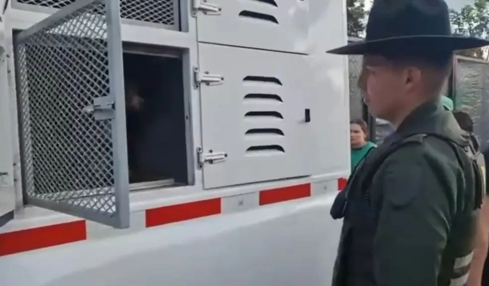 Santa Fe: rescatan 30 animalitos en presunto caso de abandono en La Peña Por denuncias ciudadanas, las autoridades llegaron a una vivienda ubicada en el barrio La Peña, localidad de Santa Fe, para verificar el estado de los animalitos. Después de las respectivas valoraciones, se determinó que se encontraban en un lamentable caso de abandono y que no recibían la atención que necesitaban.