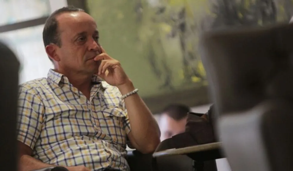 Santiago Uribe, hermano de Álvaro Uribe, es condenado a 28 años de prisión 4 Santiago Uribe, hermano de Álvaro Uribe, es condenado a 28 años de prisión El Tribunal Superior de Antioquia condenó a Santiago Uribe Vélez, hermano del expresidente Álvaro Uribe, a 28 años y cuatro meses de prisión al hallarlo culpable de los delitos de homicidio agravado, concierto para delinquir y concurso de delitos de lesa humanidad.