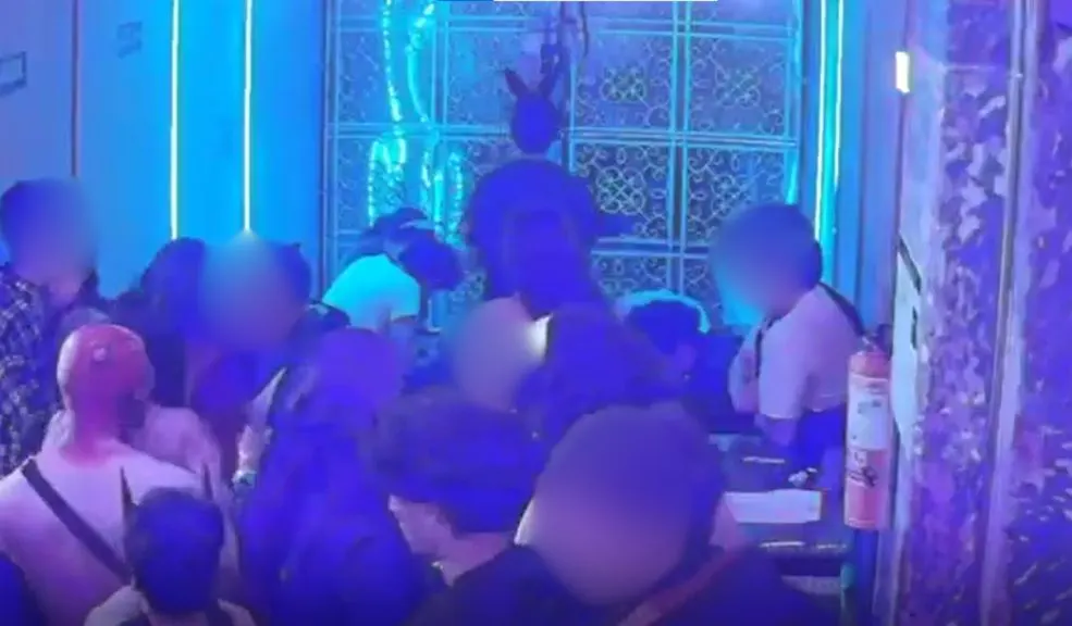 En Video: se revela la presunta identidad del segundo acusado por la golpiza a Jaime Moreno 2 En Video: se revela la presunta identidad del segundo acusado por la golpiza a Jaime Moreno Las investigaciones por la muerte de Jaime Esteban Moreno Jaramillo, el estudiante de Los Andes que falleció tras una brutal golpiza el 31 de octubre, revelaron la identidad del segundo atacante, quien se encuentra prófugo.