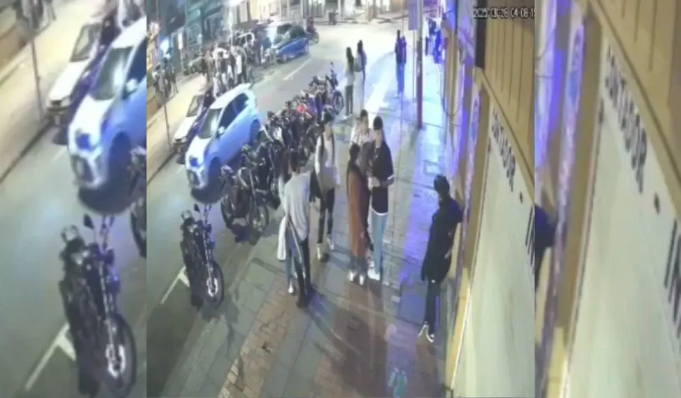 Soacha: aprehendido por homicidio de joven en el parque de la comuna 2 Un adolescente fue aprehendido en Soacha por el homicidio con arma blanca de un joven en hechos de intolerancia. Es señalado por los delitos de homicidio agravado y fue enviado a un centro especializado.