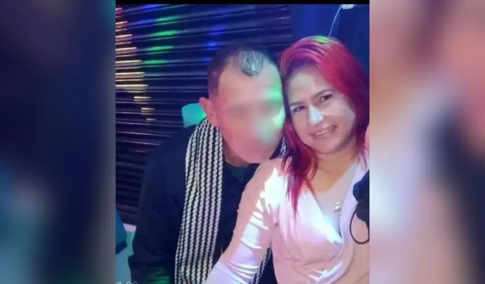 Soacha: “Le propinó 32 puñaladas”, familiares de Nelcy relatan el brutal feminicidio Nelcy Muñoz España, una madre cabeza de hogar que llevaba 12 años residiendo en el municipio de Soacha, fue vilmente asesinada por, según versiones, su pareja sentimental, quien le propinó múltiples heridas con arma blanca para luego escapar.