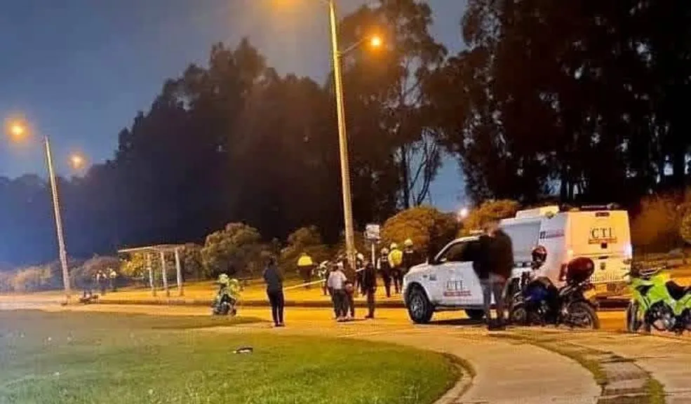 Soacha: crimen a bala en Ciudad Verde dejó a un hombre muerto La tranquilidad de los residentes de Ciudad Verde, en el municipio de Soacha, se vio interrumpida la noche de este jueves cuando varias detonaciones de bala estremecieron las calles, anunciando que la vida de alguien se había apagado.
