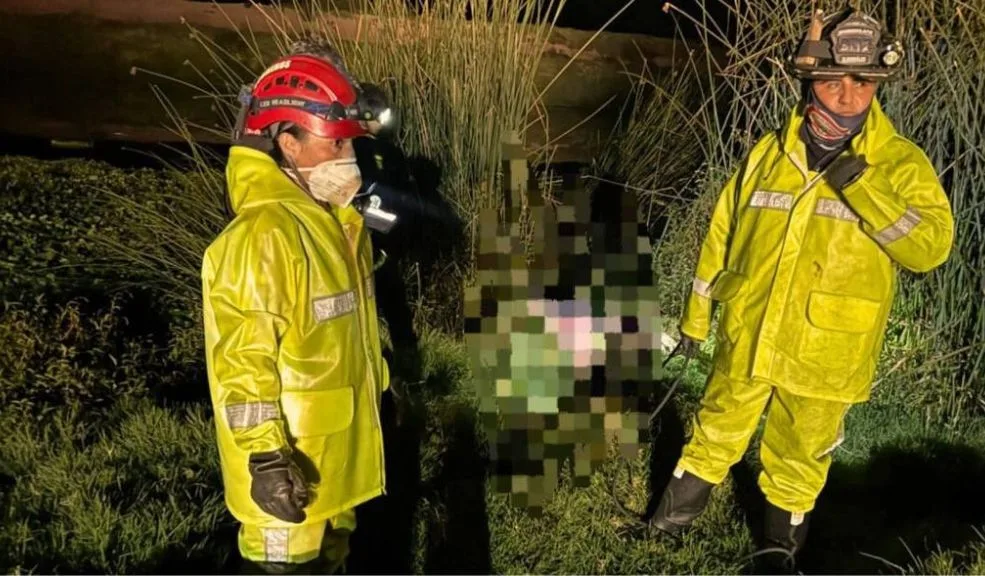 Soacha: macabro hallazgo de un cadáver en el río Bogotá 1 Soacha: macabro hallazgo de un cadáver en el río Bogotá En las aguas del río Bogotá, la comunidad encontró el cuerpo de una persona aún no identificada la tarde del sábado, generando consternación entre los vecinos que vieron los restos flotando en el afluente, en el último barrio hacia la salida sur de Soacha.