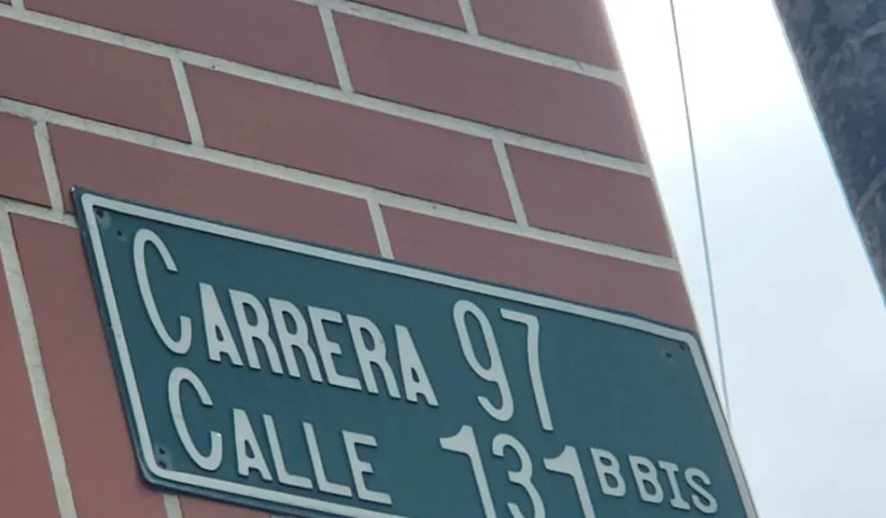 Suba: tres tiros le quitaron la vida a un hombre en calle de La Chucua Los residentes del barrio La Chucua Norte (Suba) se encuentran consternados tras el violento asesinato de un hombre, quien fue ultimado a tiros. A continuación, se presentan los detalles conocidos sobre este grave suceso.