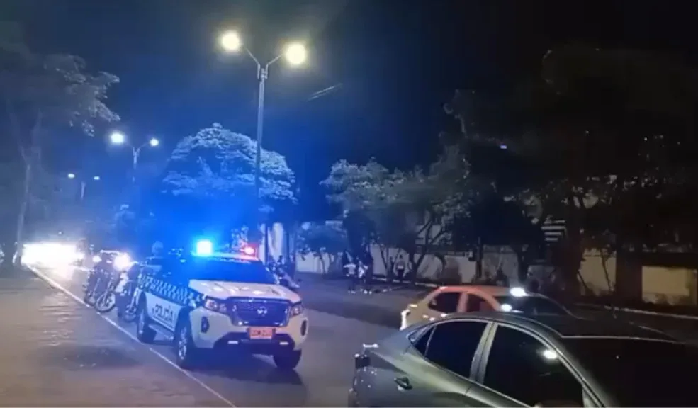 Tensión en Cali: se generó una explosión frente a las instalaciones de RCN Crece la preocupación entre los residentes y trabajadores del barrio Industrial Los Mangos tras una explosión frente a las instalaciones de RCN en Cali. El día anterior, en la misma zona, también se habría lanzado un artefacto explosivo que no logró detonar.