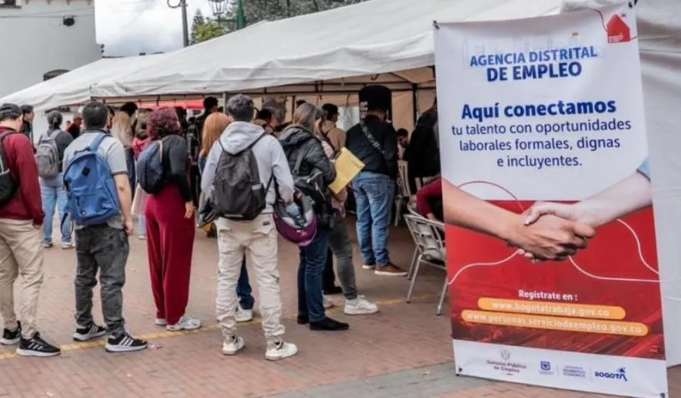 Trabajo si hay, 70 vacantes para call center este 19 de noviembre La Alcaldía abrió 70 cupos para asesores de call center con contrato indefinido y postulación virtual el 19 de noviembre. No piden experiencia y el proceso es gratis y sin intermediarios.
