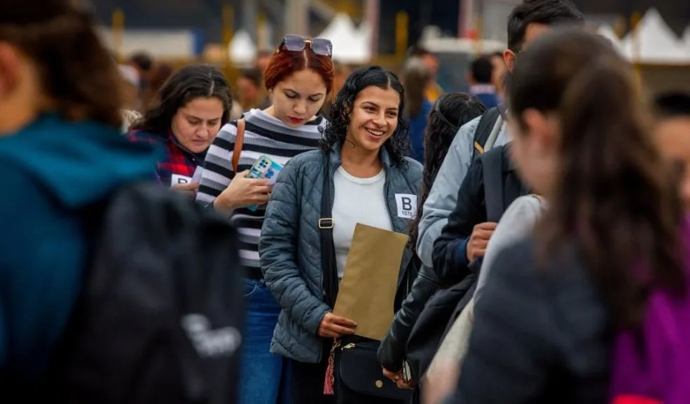 Trabajo sí hay: 300 vacantes para este 12 de noviembre 3 Trabajo sí hay: 300 vacantes para este 12 de noviembre La Alcaldía de Bogotá realizará este miércoles 12 de noviembre dos ferias de empleo con más de 300 vacantes para diferentes oficios y profesiones.