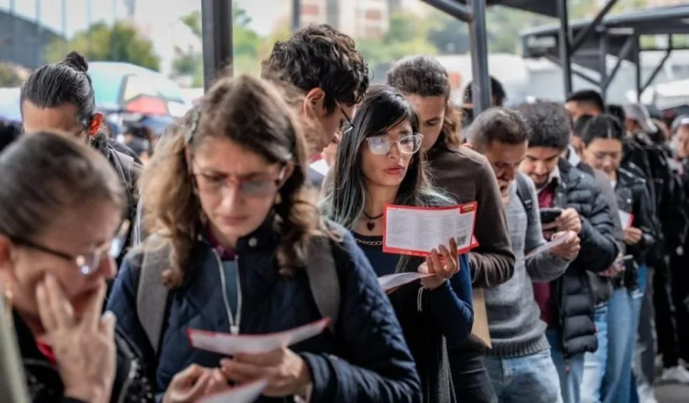 Trabajo sí hay: 300 vacantes para este 12 de noviembre 1 Trabajo sí hay: 300 vacantes para este 12 de noviembre La Alcaldía de Bogotá realizará este miércoles 12 de noviembre dos ferias de empleo con más de 300 vacantes para diferentes oficios y profesiones.