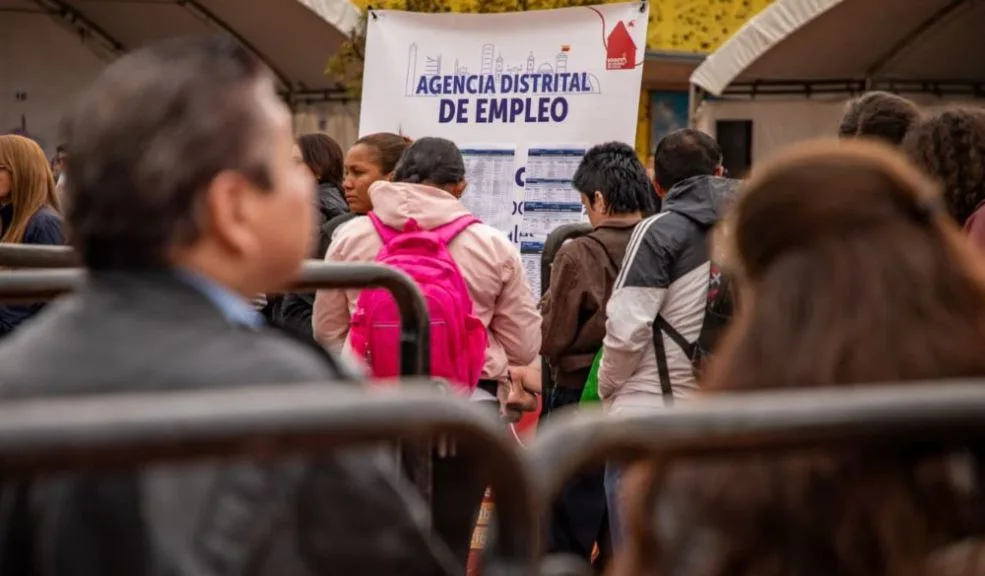 Trabajo sí hay: 300 vacantes para este 12 de noviembre La Alcaldía de Bogotá realizará este miércoles 12 de noviembre dos ferias de empleo con más de 300 vacantes para diferentes oficios y profesiones.